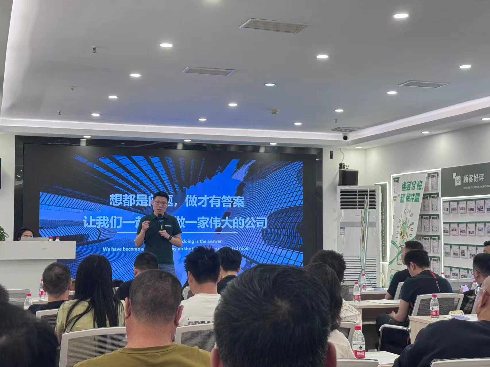 招商会现场4